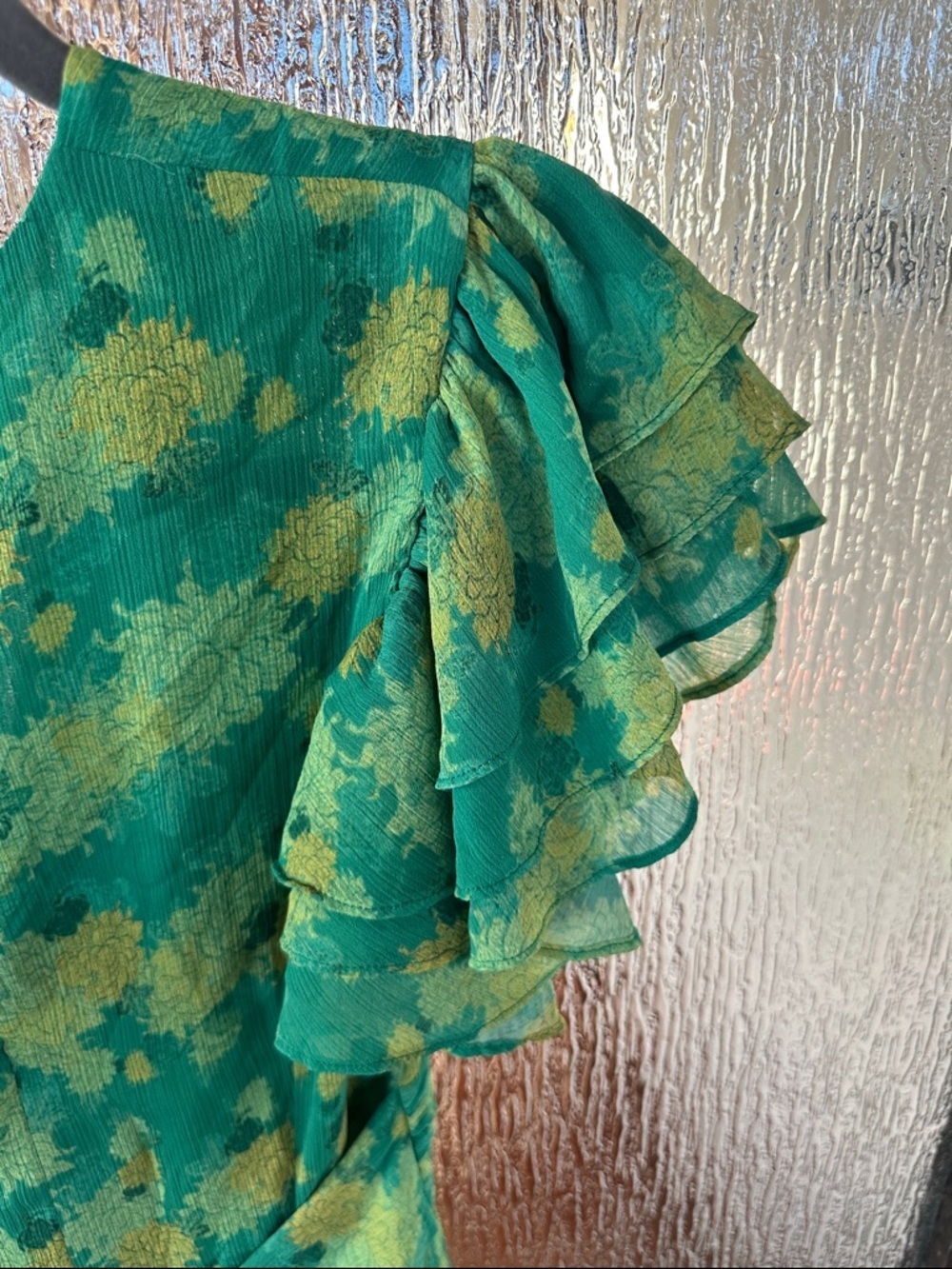 De La Vali 
Palmera Green Floral V-Neck Ruffle-Sleeve Maxi Dress size US 6. - Picture 12 of 12